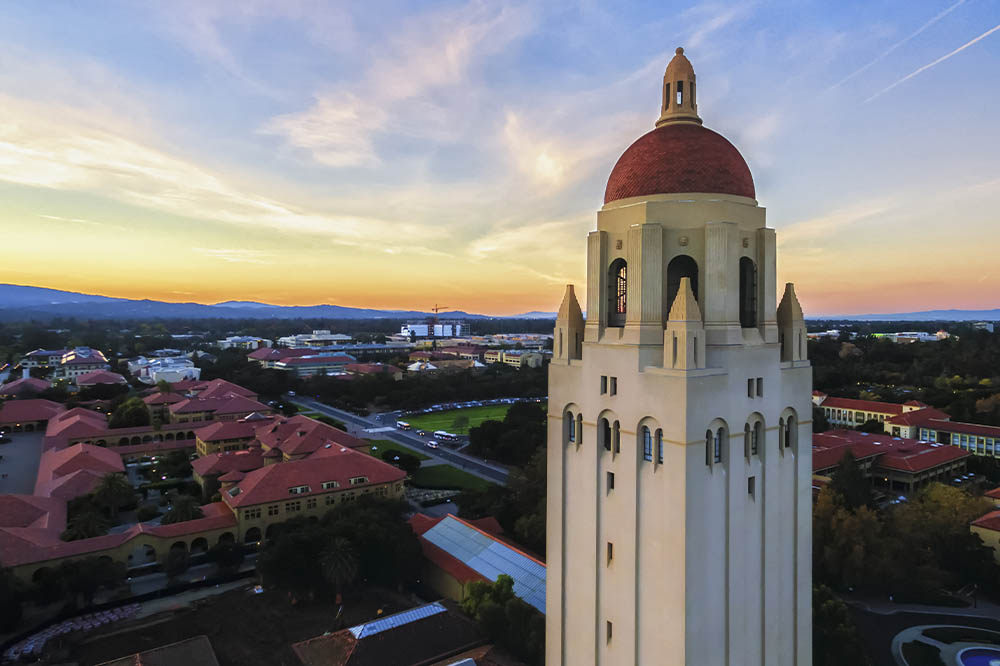 Universiteit van Stanford publiceert lijst met aanstootgevende woorden: "Amerikaans", "grootvader" en "gek" problematisch