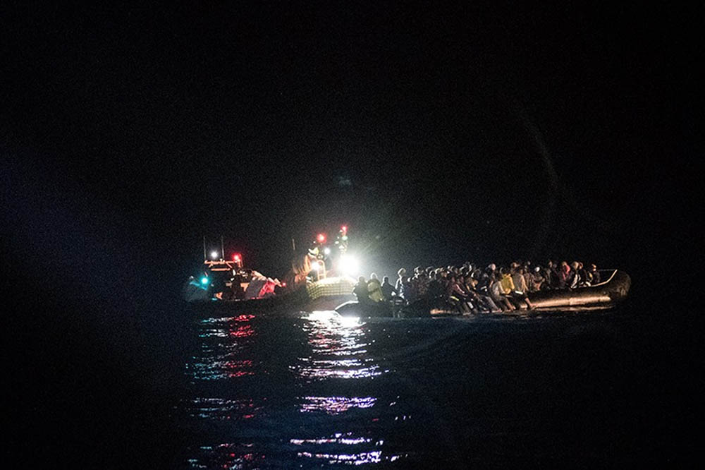 Omstreden boot Ocean Viking haalt opnieuw 113 migranten op voor de kust van Tunesië