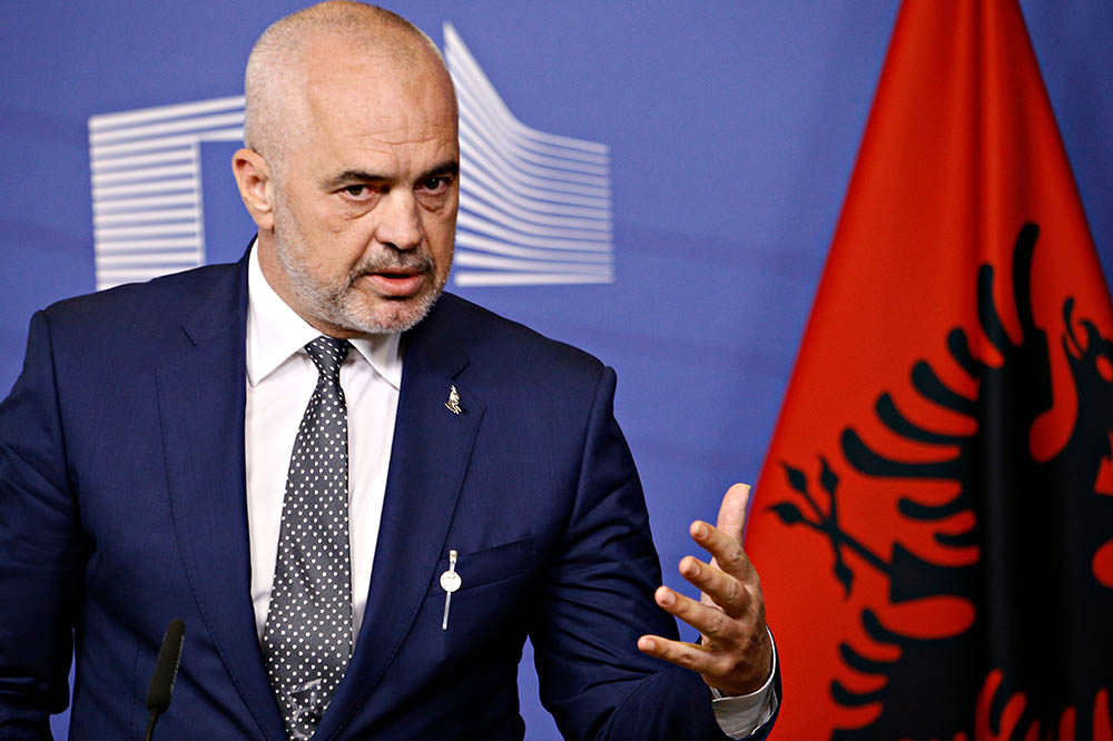 Albanese premier toont weinig medeleiden met Europees Parlement na corruptieschandaal: “Karma is a bitch”