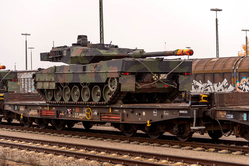 Duitsland stemt uiteindelijk in met levering zware tanks aan Oekraïne