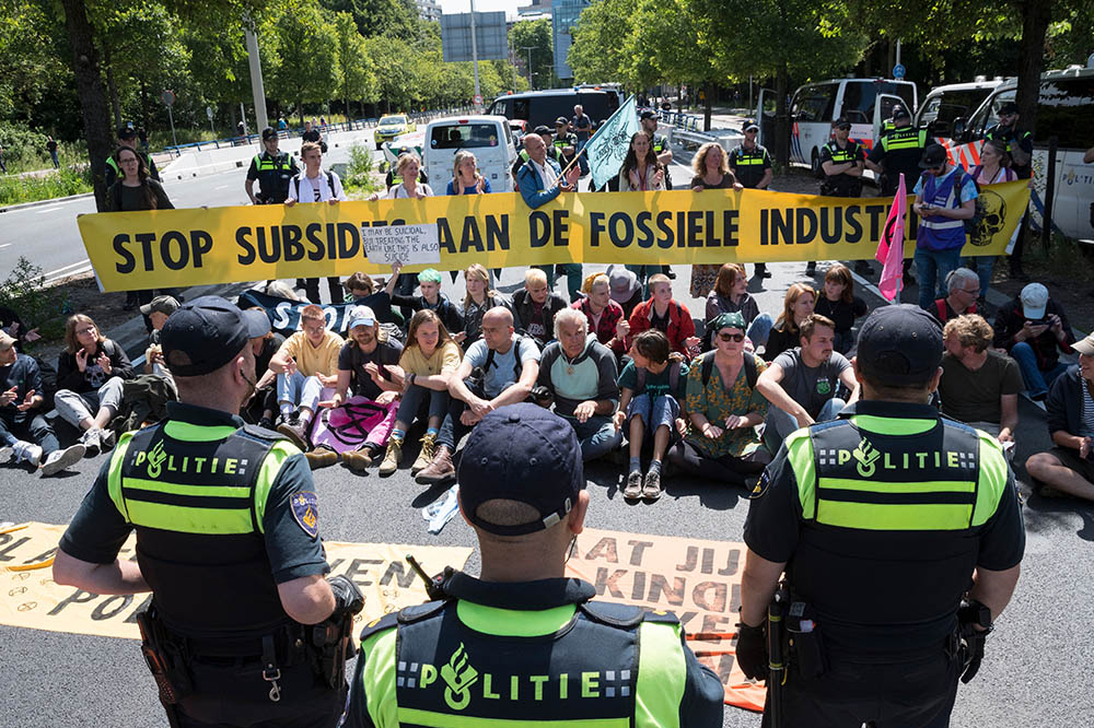 Extinction Rebellion Nederland woedend na arrestatie van klimaatactivist wegens opruiing