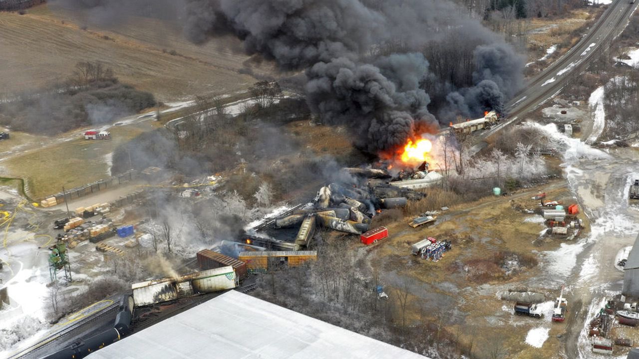 Treinramp Ohio: dode dieren en "grootste milieuramp ooit" door brandende vinylchloride