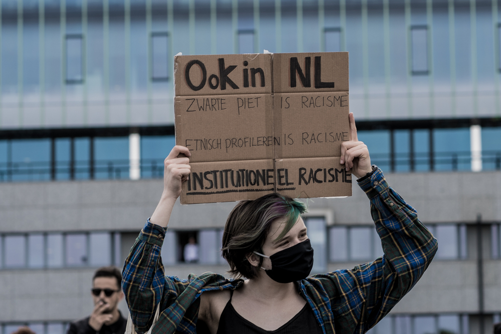Riante salarissen voor leden van Nederlandse 'racismecommissie'