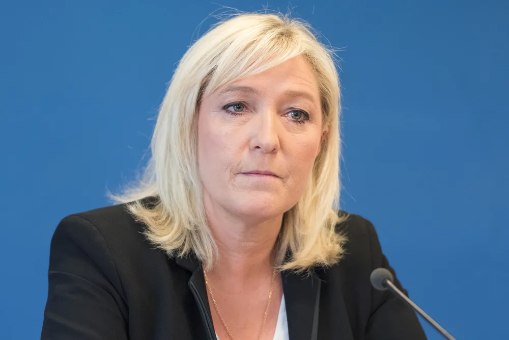 Vrouwelijke volksvertegenwoordigers RN krijgen bericht dat hun kind in ziekenhuis ligt in poging om hen weg te lokken van stemming
