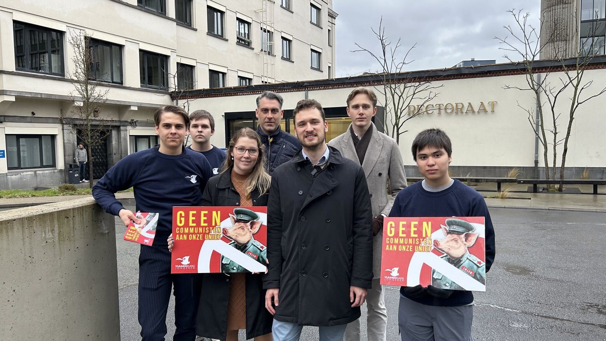 Leden van Vlaams Belang Jongeren voeren actie nabij het rectoraat van de Universiteit Gent. Foto VBJ