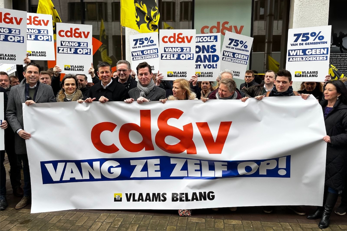 Vlaams Belang voert actie aan hoofdkwartier cd&v: "Vang asielzoekers zelf op!"