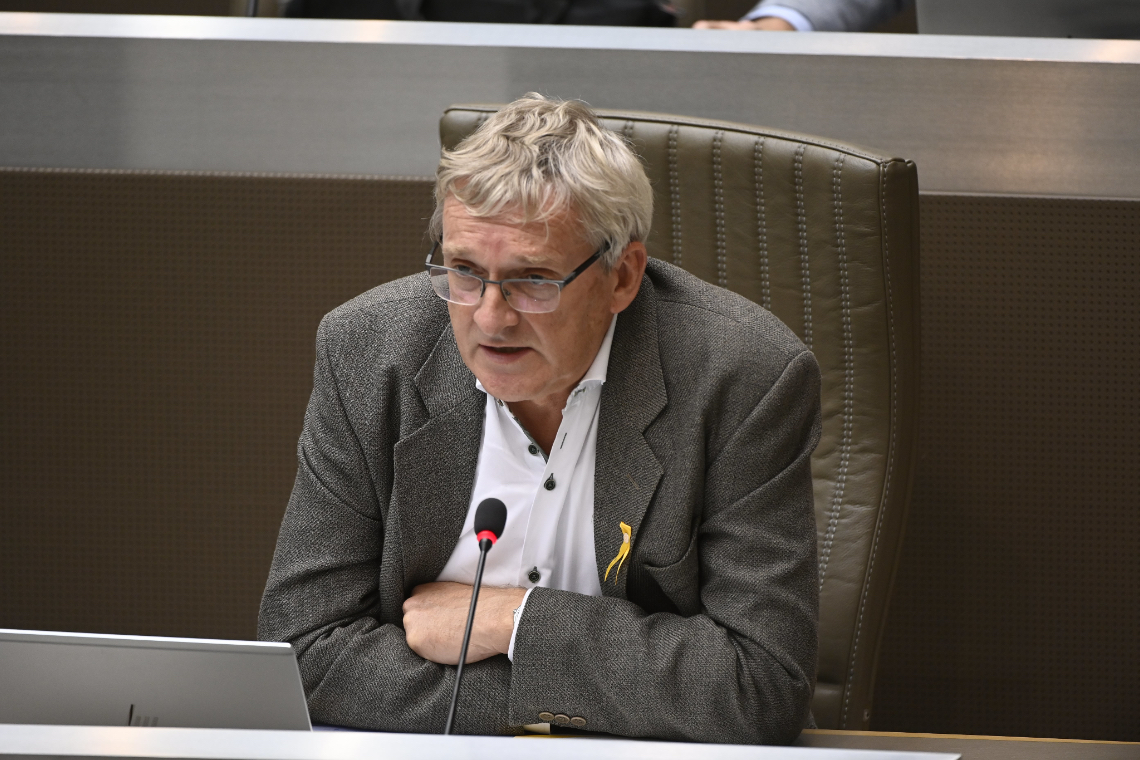 Laeremans (VB) wil vakantieregime Franstalig België niet volgen: “Er zijn andere onderwijsproblemen die moeten worden opgelost”