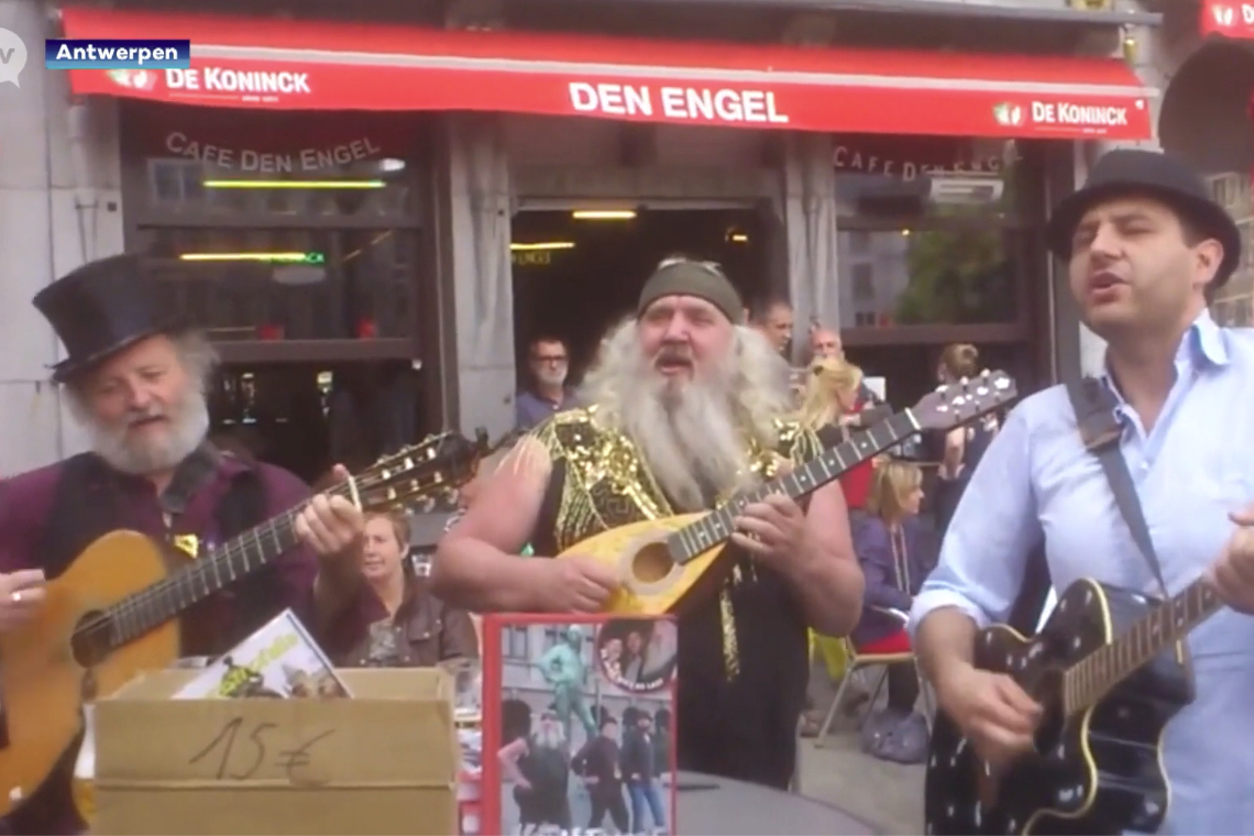 Optreden Katastroof aanvankelijk geannuleerd wegens "te rechts imago": "Alle politiekers zijn paljassen, behalve..."