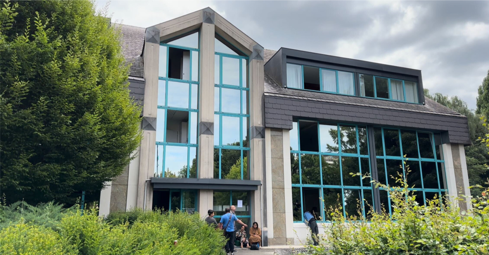 74 krakers hebben bedrijfspand in Strombeek-Bever verlaten, maar: “Probleem zal zich gewoon verplaatsen”