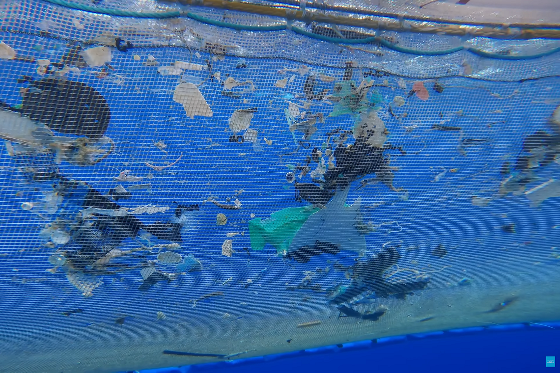 Een vangnet om plastic te ruimen van The Ocean Cleanup Project. Foto YouTube