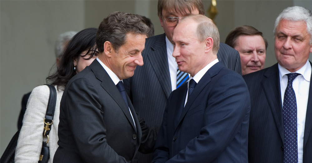 Nicolas Sarkozy in de bres voor Poetin (of toch een beetje)