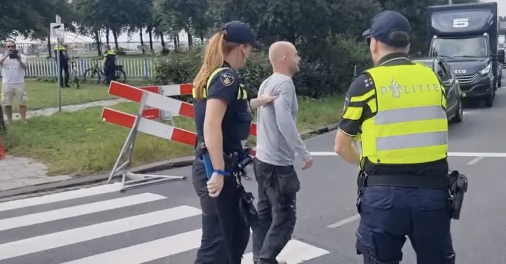 Rekenhof onderzoekt 16,5 miljoen euro aan te dure uitgaven Kamer: “Mocht het een bedrijf zijn, was het al lang failliet”