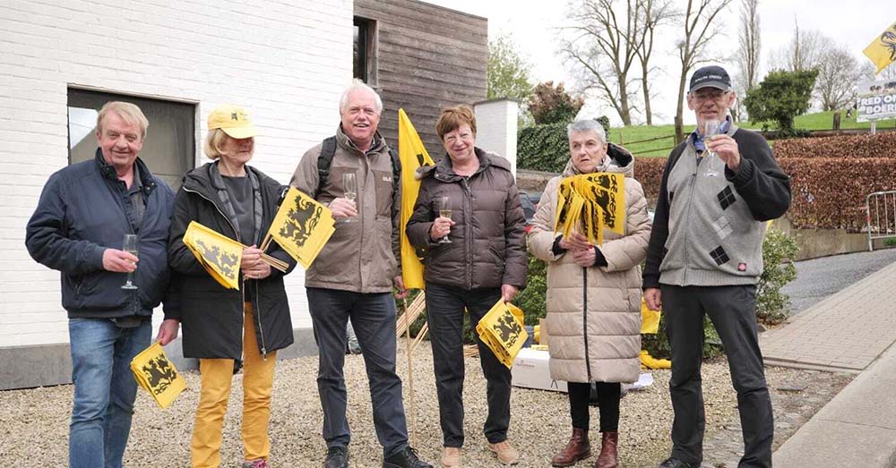 SFEERVERSLAG. Vlaanderens Mooiste kleurt geel-zwart dankzij geslaagde bevlaggingsactie