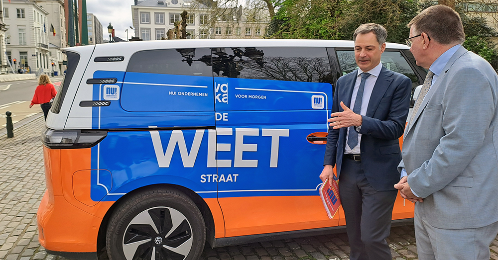 Het faillissement van busbouwer Van Hool en de onduidelijkheid over de toekomst van Audi Brussels zorgt ervoor dat veel werkgevers zich zorgen maken over de industrie in Vlaanderen. Dat blijkt uit een rondvraag van werkgeversorganisatie Voka bij 1.600 ondernemingen. “De industrie vertegenwoordigt 15 procent van het bbp en is dé motor van onze economie”, zegt Voka-topman Hans Maertens aan Belga.