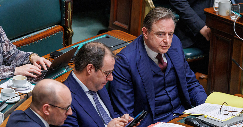 Ratingverlaging speelt De Wever in de kaart
