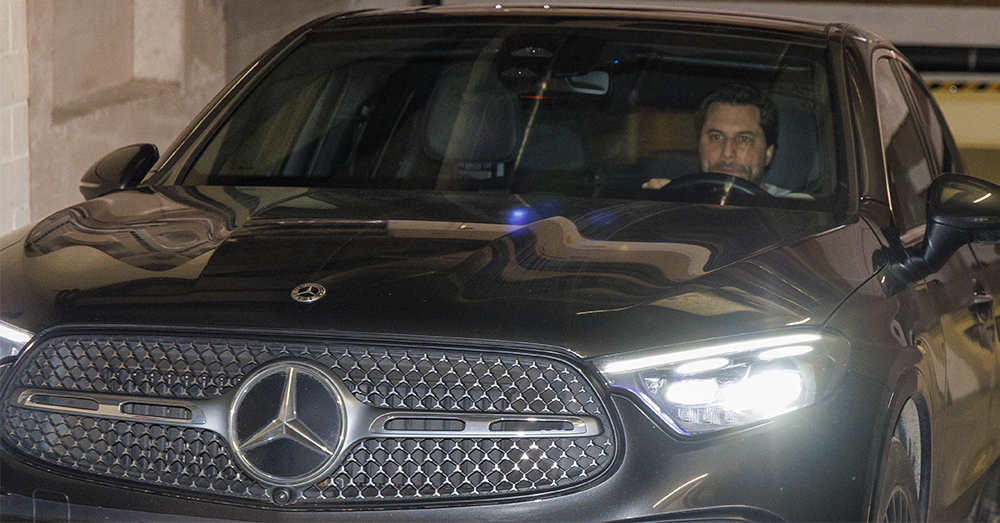 Bouchez ligt in conflict met de RTBF door de gehandicaptenkaart die door zijn chauffeur gebruikt werd. Mercedes