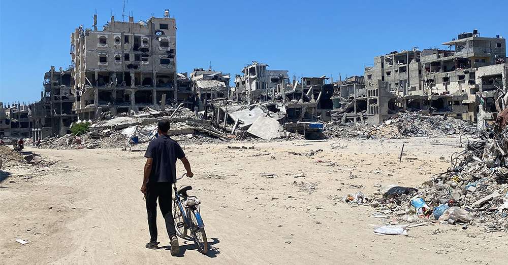 Beschoten gebouwen nabij Gaza-stad. Foto Photonews