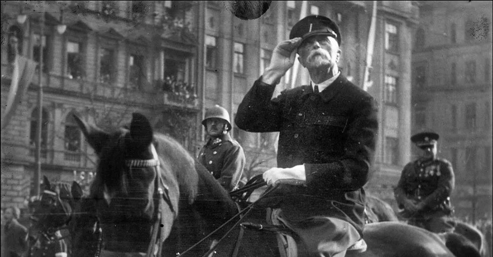 Tomas Masaryk bij de vijftiende verjaardag van de Tsjechische republiek in 1933 (Photonews)
