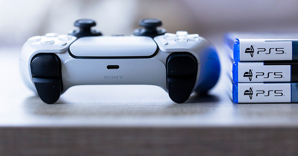 Fedasil koopt PlayStations voor asielzoekers: "Helpt om rust te bewaren"