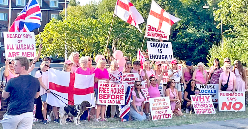 Pink Ladies: moeders tegen migrantengeweld