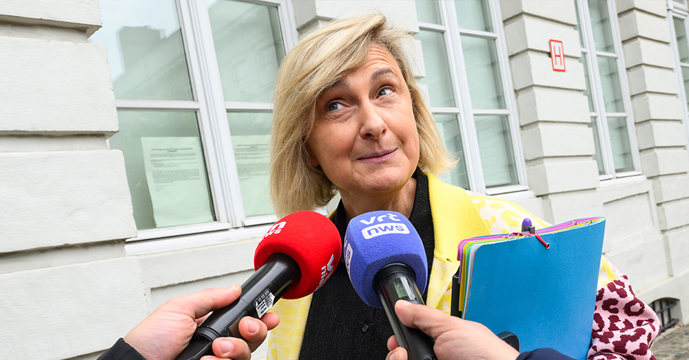 Minister Crevits predikt diversiteit, maar eigen kabinet blijkt oogverblindend 'wit'