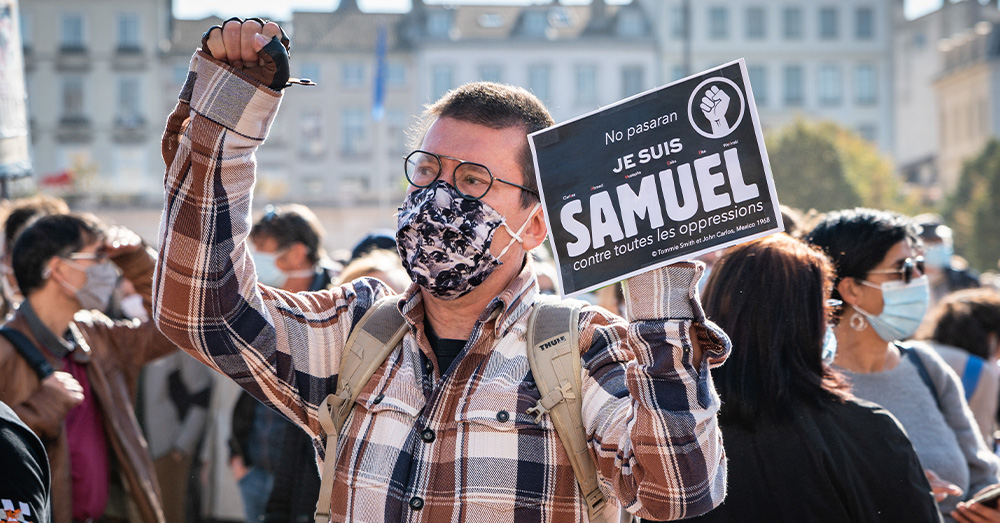 Extreemlinks Frans parlementslid ontkent dat leraar werd onthoofd door fanatieke moslim