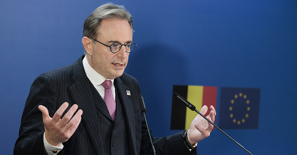 De Wever zet Politico-journalist op zijn plaats: "Nu moet ik naar mijn datsja in Rusland vertrekken"