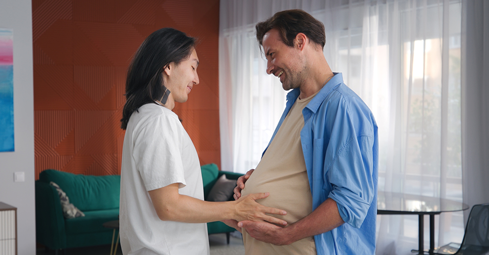 Zeg niet 'moeder' maar 'geboorteouder' (Shutterstock)