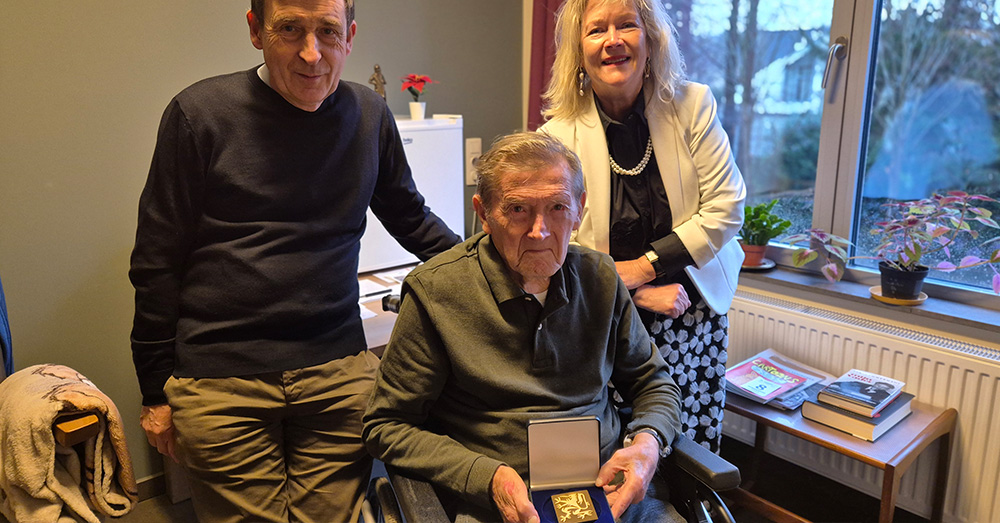 102-jarige coryfee Alexander Evrard krijgt plaket van Orde van de Vlaamse Leeuw