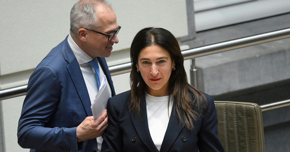 Bouteca (UGent) fileert Vlaamse Regering: "Grijze minister-presidenten zijn pijnlijk voor N-VA"