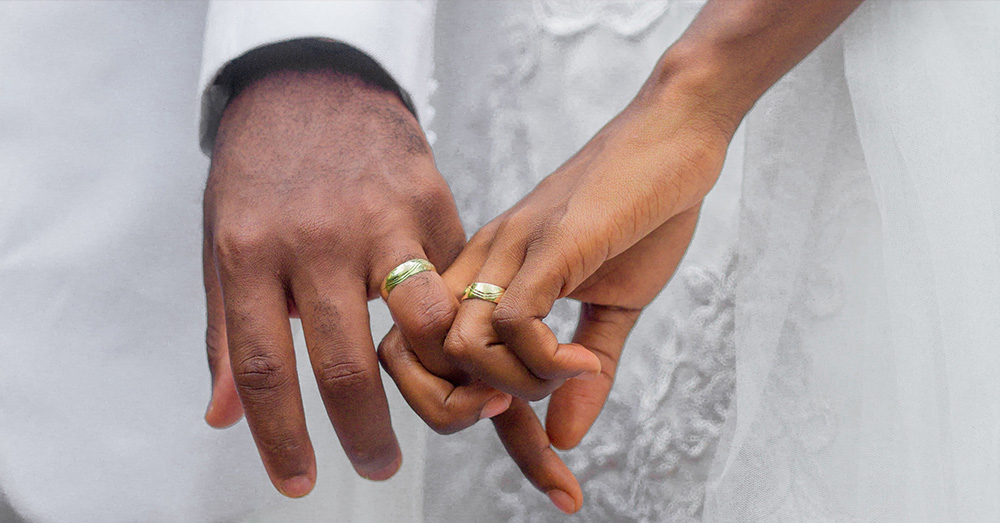 Burgemeester weigert schijnhuwelijk te voltrekken, Justitie dwingt hem ertoe