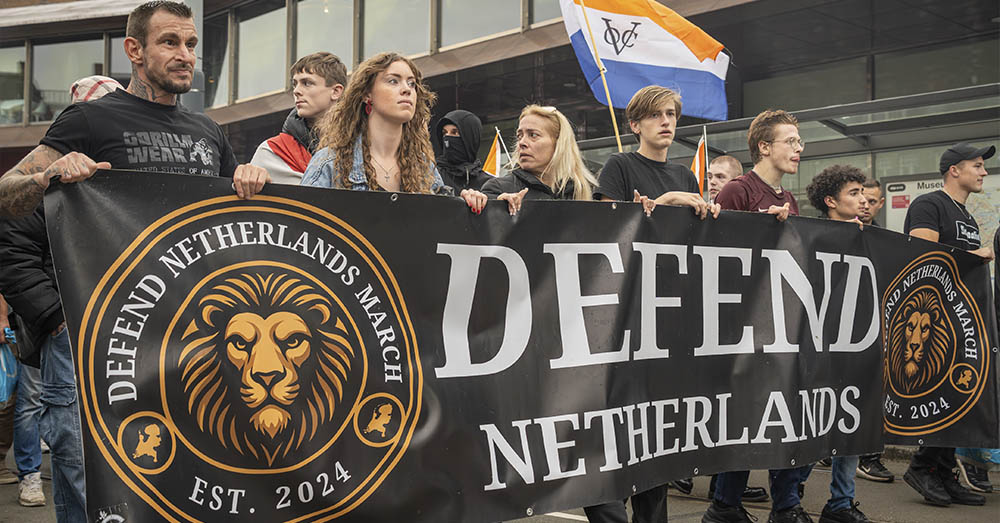 Nederlands protest in Amsterdam tegen de vervreemding en islamisering eind 2025 (Shutterstock)