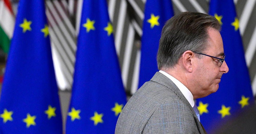 De bochtige Europese weg van de N-VA: van eurofiel naar eurorealist en terug?