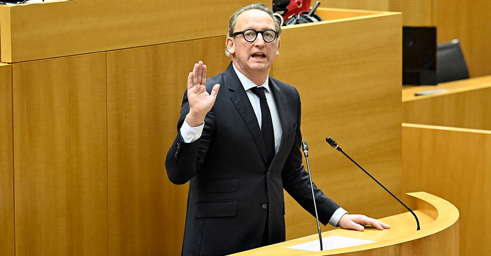 Brussels minister-president spreekt geen Nederlands: "Ik promesse"