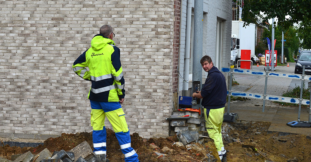 Elektrische graafmachines, trilplaten en slijpschijven: Fluvius test 'klimaatneutrale' werf