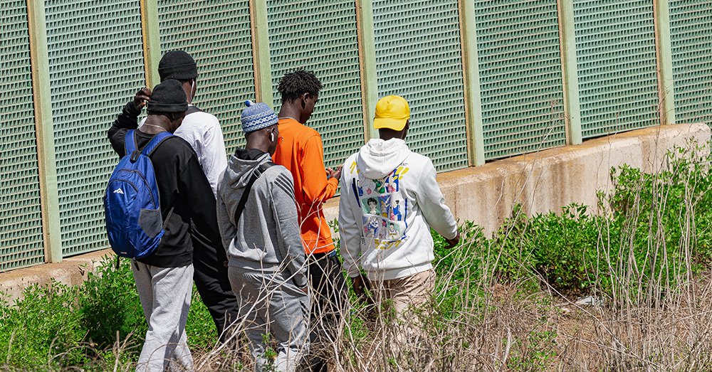 Sánchez gooit Europese grenzen open: half miljoen illegalen krijgen vrij spel