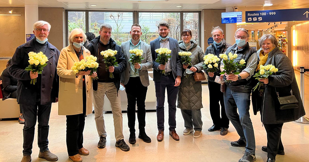 Witte rozen voor tweetalig zorgpersoneel in Brussel: "VVB is in staat om ‘dank u’ te zeggen"
