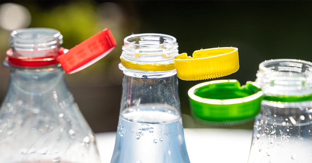 Het nut van vaste doppen op flessen is nog steeds niet bewezen (Photonews)