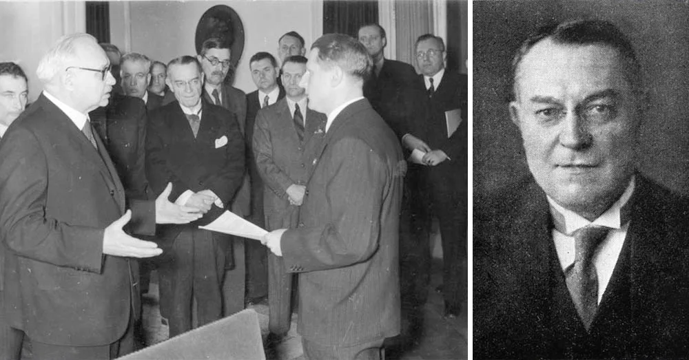 Reimond Speleers (midden, met pochet) kijkt toe bij de overgave van het Katyn-onderzoeksrapport