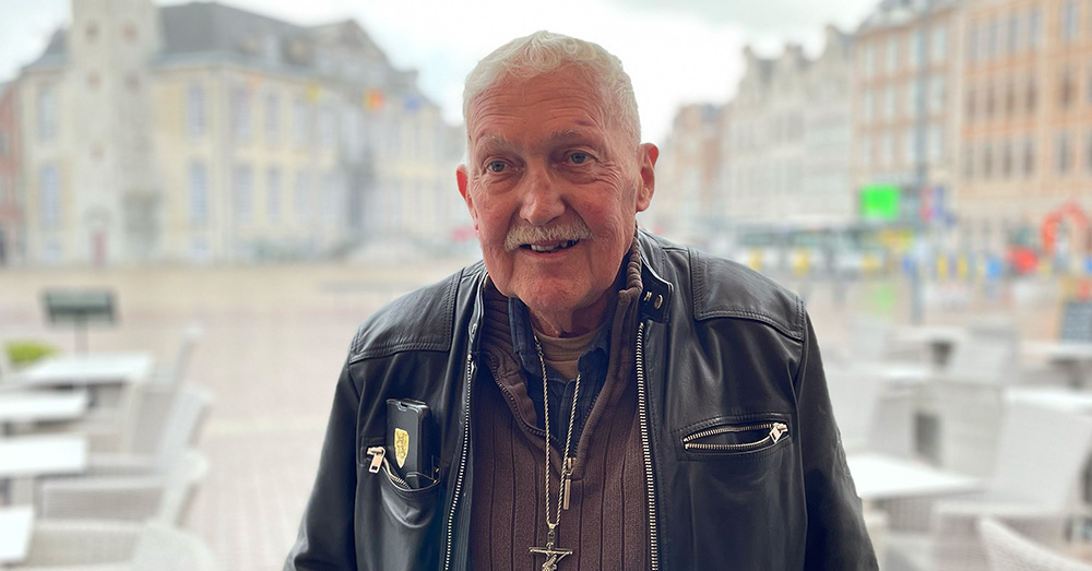 Troubadour en anarchist Jef Elbers: “Ik heb een latere Europese president in zijn edele delen geschopt”