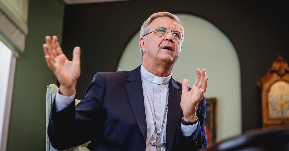 INTERVIEW. Bisschop Johan Bonny: "Christenvervolgingen in Midden-Oosten? Westen moet hand in eigen boezem steken"