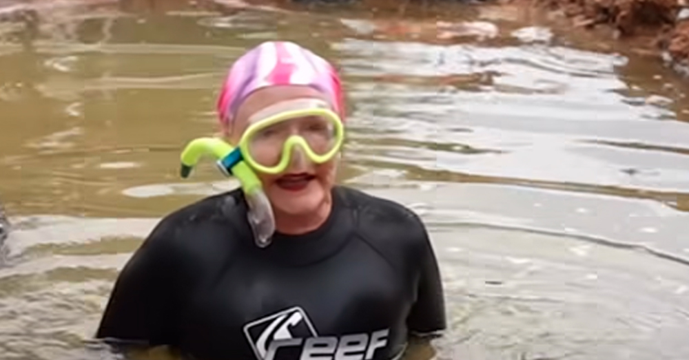 De 75-jarige Helen Zille ging snorkelen in een zinkgat in Johannesburg (Facebook Helen Zille)