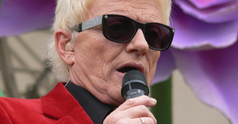 Heino geeft solidariteitsconcert onder politiebescherming