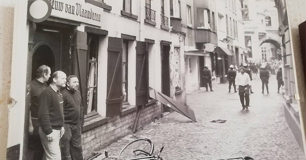 Luc Vermeulen en Ivo Collier voor de gevel van De Beest (Facebook Luc Vermeulen)