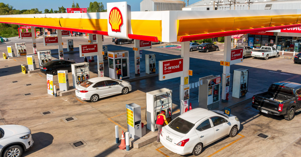 Oliebedrijven cashen miljarden op oorlog terwijl Vlamingen zich blauw betalen aan de pomp