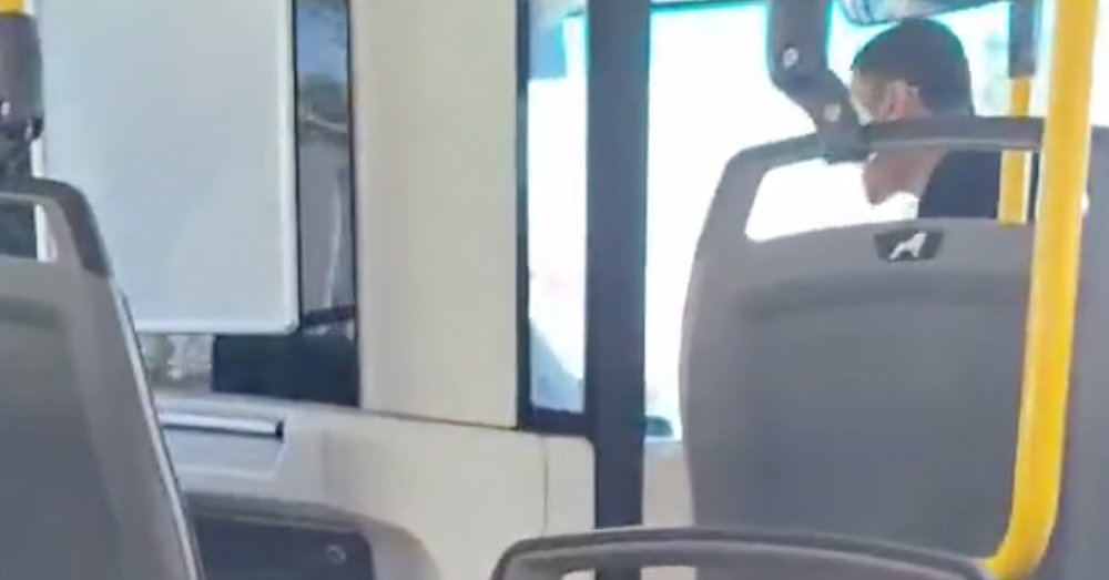 Een allochtone jongere ontploft tijdens een buscontrole en onderschrijft de omvolkingstheorie (X)