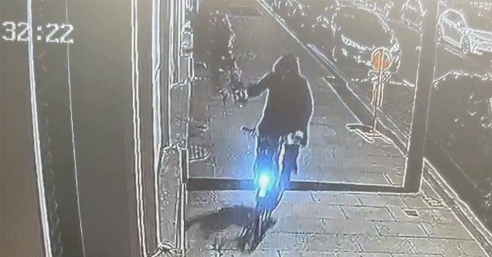Het Vlaams Belang-kantoor in Antwerpen werd beklad (X)