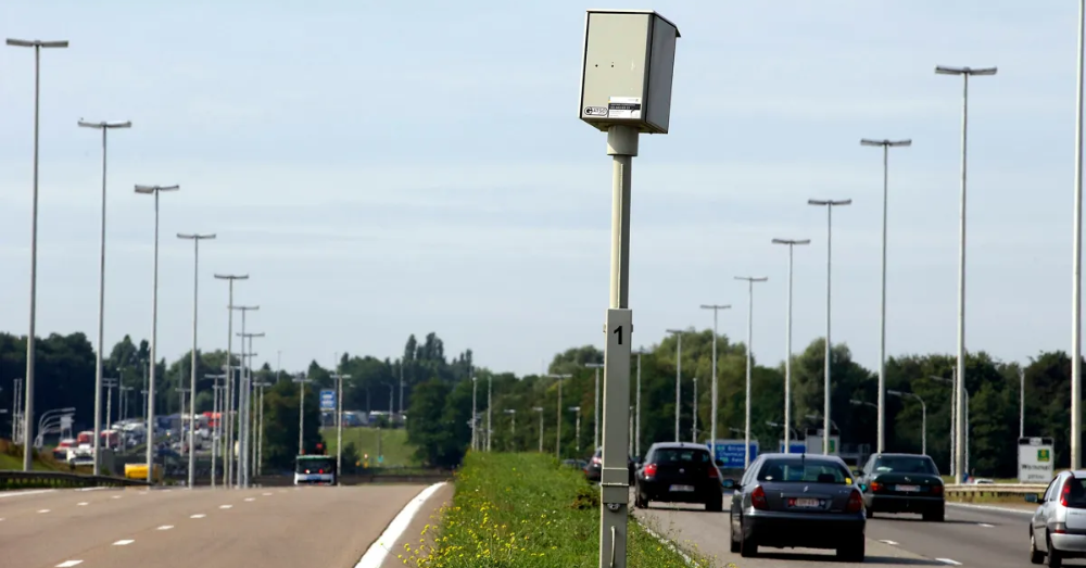 Flitspalen halen veel geld binnen voor de overheid. Foto: Nicolas Maeterlinck