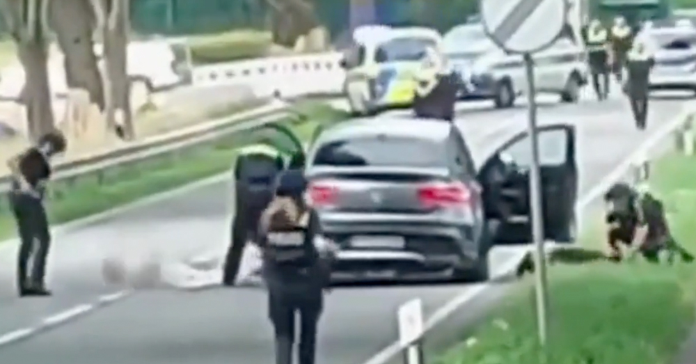 Beelden van de arrestatie van de verdachten van de schietpartij in het Duitse Stade