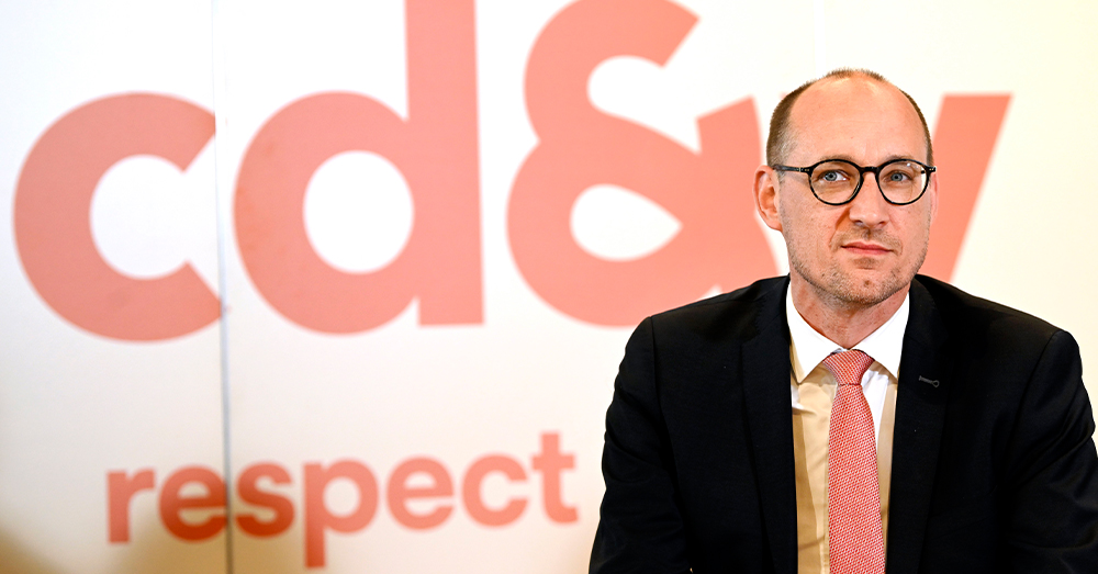 Blijf in uw kot, zegt Van Peteghem